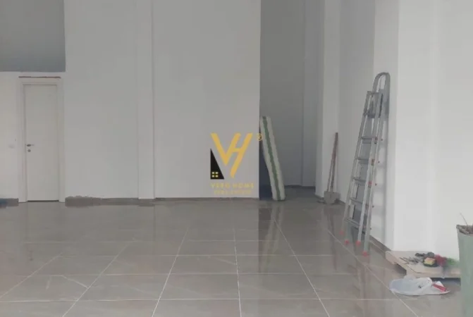 Tirane, shitet dyqan Kati 0, 63 m² 126.000 € (MEDRESEJA)