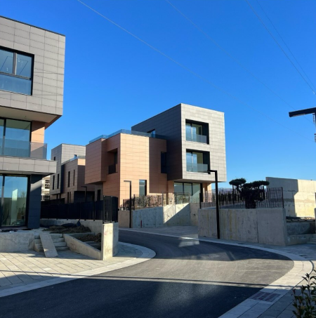 Tirane, shes Vile 3 Katshe , 350 m² 750.000 € (Luminor Residence)