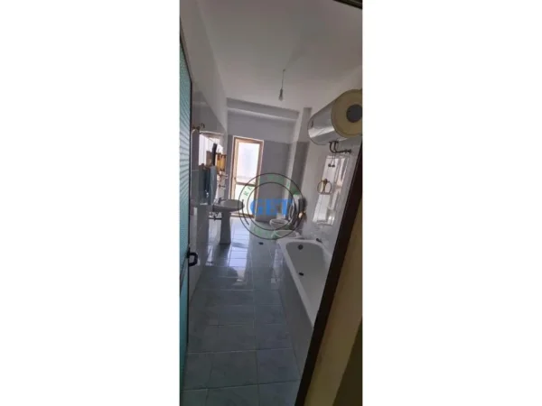 Durres, jepet me qera apartament 2+1+Ballkon Kati 2, 113 m² 500 € (Currila)