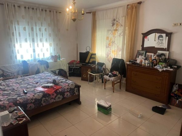 Durres, jepet me qera apartament 2+1+post parkimi Kati 3, 100 m² 600 € (Gjykata e Rrethit, Durres)