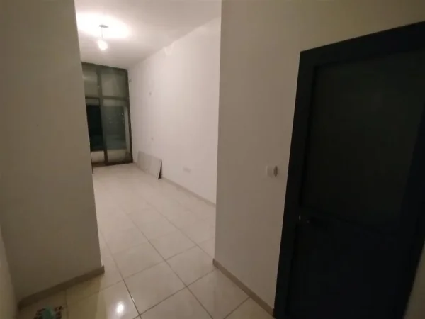 Tirane, jepet me qera zyre Kati 2, 30 m² 400 € (rruga Teodor Keko)