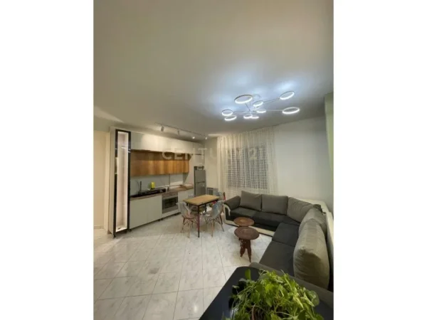 Tirane, jepet me qera apartament 1+1 Kati 3, 60 m² 550 € 