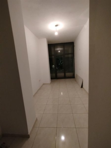 Tirane, jepet me qera zyre Kati 2, 30 m² 400 € (ASTIR)