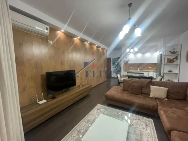 Tirane, jepet me qera apartament 2+1+Ballkon Kati 3, 120 m² 600 € (Astir)