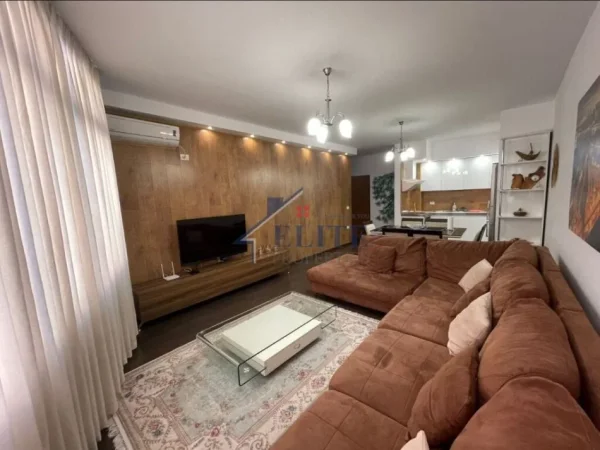 Tirane, jepet me qera apartament 2+1+Ballkon Kati 3, 120 m² 600 € (Astir)