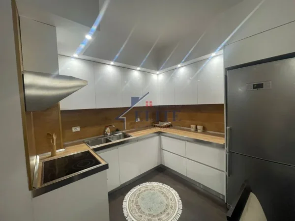 Tirane, jepet me qera apartament 2+1+Ballkon Kati 3, 120 m² 600 € (Astir)