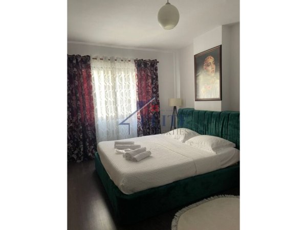 Tirane, jepet me qera apartament 2+1+Ballkon Kati 3, 120 m² 600 € (Astir)