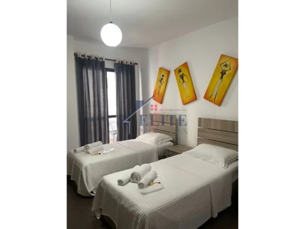 Tirane, jepet me qera apartament 2+1+Ballkon Kati 3, 120 m² 600 € (Astir)