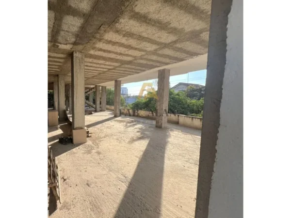 Tirane, jepet me qera ambjent biznesi Kati 2, 280 m² 1.200 € (Bulevardi i Ri)