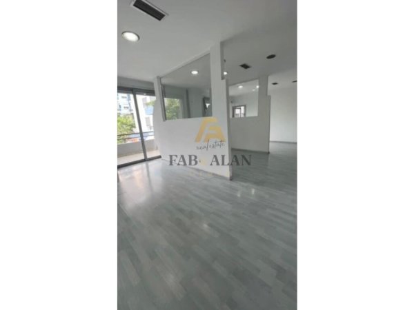 Tirane, jepet me qera ambjent biznesi Kati 1, 151 m² 1.000 € (Kthesa e Kamzes)