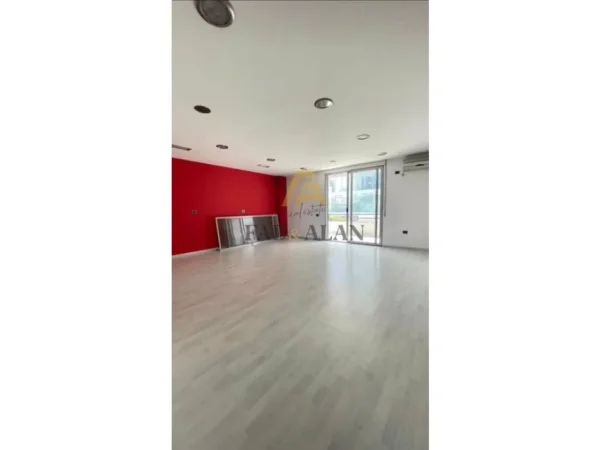 Tirane, jepet me qera ambjent biznesi Kati 1, 151 m² 1.000 € (Kthesa e Kamzes)