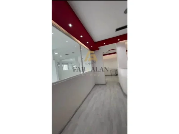 Tirane, jepet me qera ambjent biznesi Kati 1, 151 m² 1.000 € (Kthesa e Kamzes)