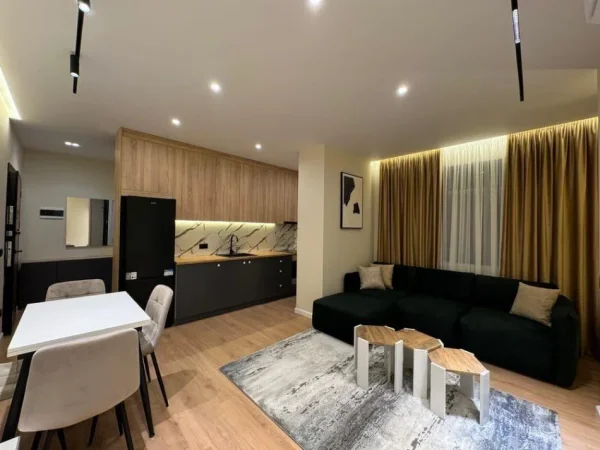 Tirane, shitet apartament 1+1 Kati 5, 150.000 € (PAZARI I RI)