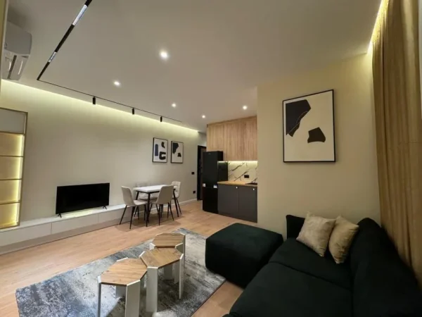 Tirane, shitet apartament 1+1 Kati 5, 150.000 € (PAZARI I RI)