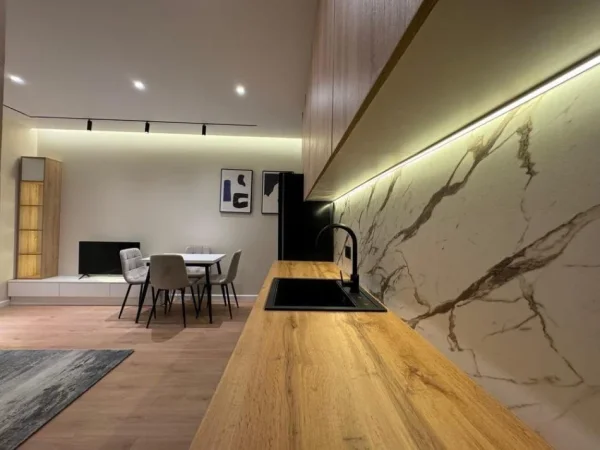 Tirane, shitet apartament 1+1 Kati 5, 150.000 € (PAZARI I RI)