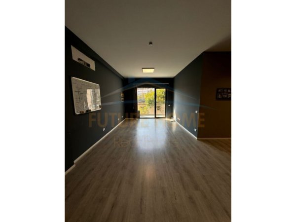 Tirane, jepet me qera ambjent biznesi Kati 1, 11.550 m² 700 € (Unaza e Re)