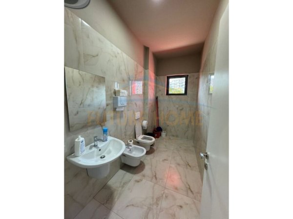 Tirane, jepet me qera ambjent biznesi Kati 1, 11.550 m² 700 € (Unaza e Re)