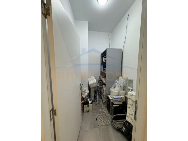 Tirane, jepet me qera ambjent biznesi Kati 1, 11.550 m² 700 € (Unaza e Re)