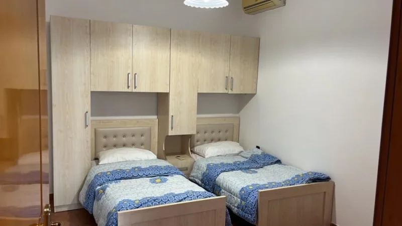 Tirane, jepet me qera shtepi 2+1 Kati 1, 120 m² 500 € (Ali Demi)
