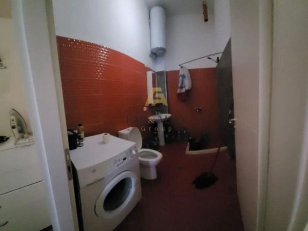 Tirane, jepet me qera apartament 2+1 Kati 1, 75 m² 300 € (Fresku)