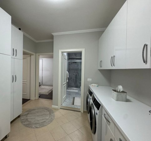 Tirane, shitet apartament 2+1+Aneks+Ballkon Kati 4, 114 m² 295.000 € (selvia)