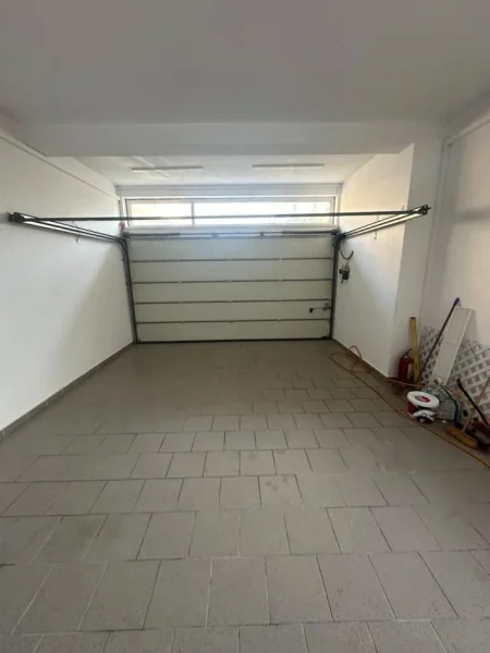 Tirane, jepet me qera Vile 3 Katshe Kati 4, 550 m² 3.900 € (Lunder)