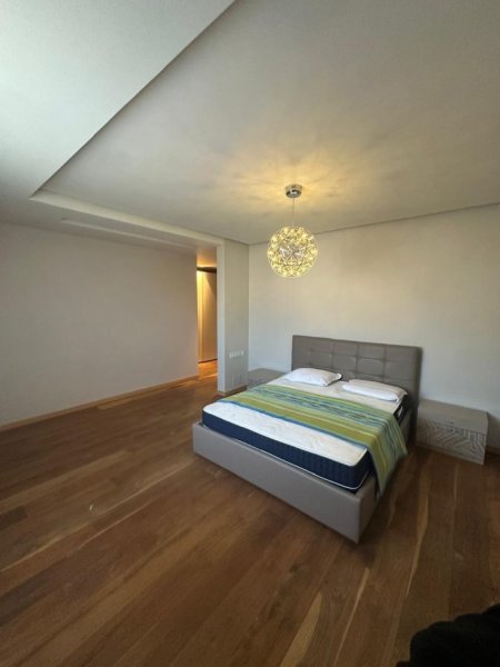 Tirane, jepet me qera Vile 3 Katshe Kati 4, 550 m² 3.900 € (Lunder)