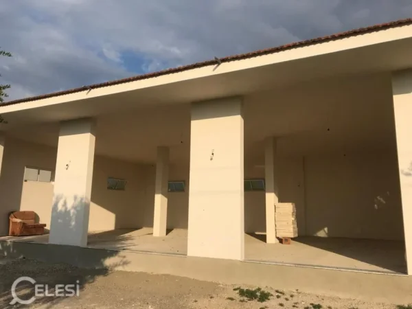 Tirane, jepet me qera ambjent biznesi Kati 0, 150 m² 600 € (DOMJE)