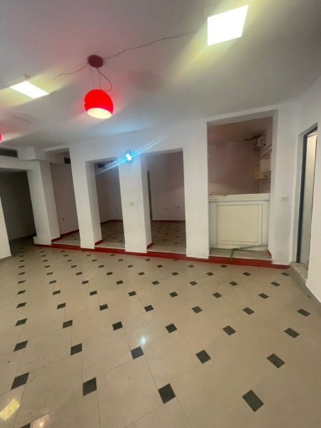 Tirane, jepet me qera ambjent biznesi Kati 0, 65 m² 600 € (RRUGA E DURRESIT)