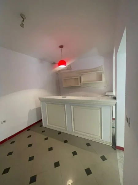 Tirane, jepet me qera ambjent biznesi Kati 0, 65 m² 600 € (RRUGA E DURRESIT)