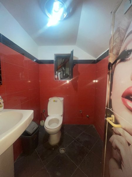 Tirane, jepet me qera ambjent biznesi Kati 0, 65 m² 600 € (RRUGA E DURRESIT)