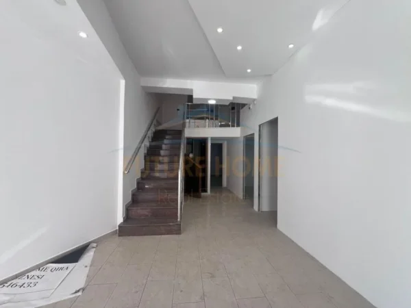 Tirane, jepet me qera apartament duplex , 147 m² 1.500 €