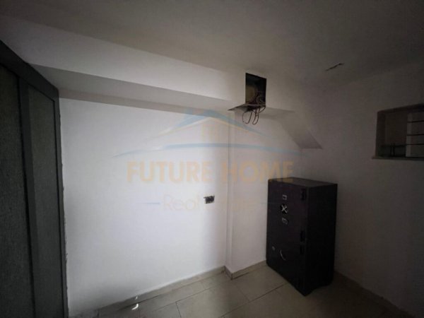 Tirane, jepet me qera apartament duplex , 147 m² 1.500 € 