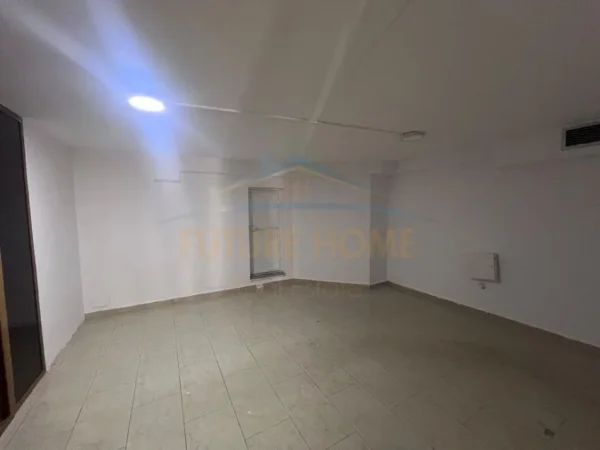 Tirane, jepet me qera apartament duplex , 147 m² 1.500 €