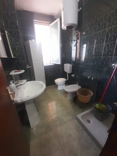 Tirane, jap me qera apartament 2+1+Aneks+Ballkon Kati 4, 86 m² 600 € (Qemal Stafa)