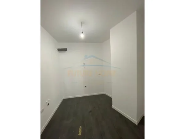 Tirane, shitet apartament 2+1+Ballkon Kati 4, 109 m² 256.850 € (Barrikada)