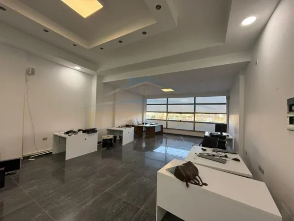 Tirane, jepet me qera ambjent biznesi Kati 1, 61 m² 500 € 