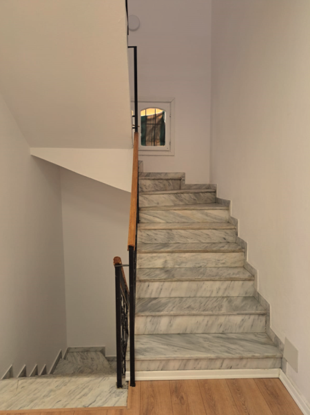 Tirane, jepet me qera Vile 3 Katshe , 300 m² 1.100 € (Xhamllik)