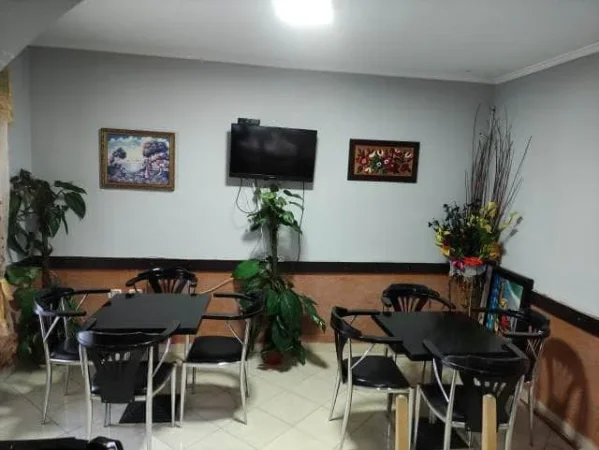 Tirane, jepet me qera lokal Kati 0, 86 m² 400 € (rruga 5 maj)