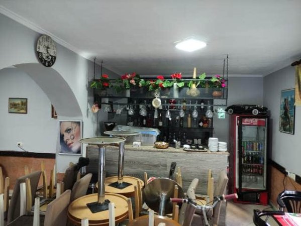 Tirane, jepet me qera lokal Kati 0, 86 m² 400 € (rruga 5 maj)
