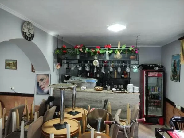 Tirane, jepet me qera lokal Kati 0, 86 m² 400 € (rruga 5 maj)