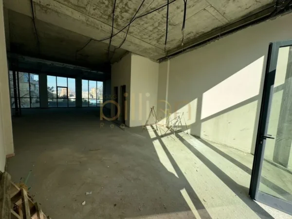 Tirane, jepet me qera ambjent biznesi Kati 0, 130 m² 3800 € (Liqeni i Tiranes, Tirana, Albania)
