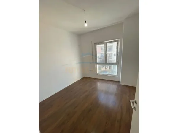Tirane, shitet apartament 2+1+Ballkon Kati 1, 95 m² 222.075 € (Barrikadave)