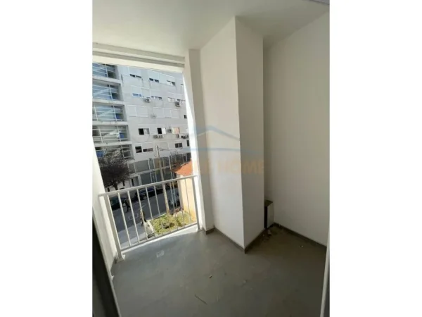 Tirane, shitet apartament 2+1+Ballkon Kati 1, 95 m² 222.075 € (Barrikadave)