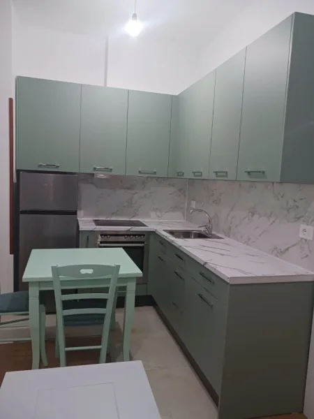Tirane, jepet me qera apartament 1+1 Kati 2, 71 m² 400 € (kombinat)