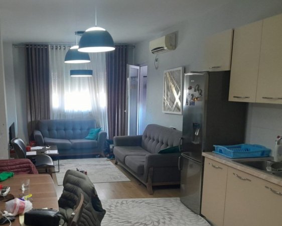 Tirane, jap me qera apartament 1+1+Ballkon Kati 5, 60 m² 400 € (Porcelan)