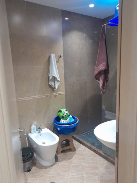 Tirane, jap me qera apartament 1+1+Ballkon Kati 5, 60 m² 400 € (Porcelan)