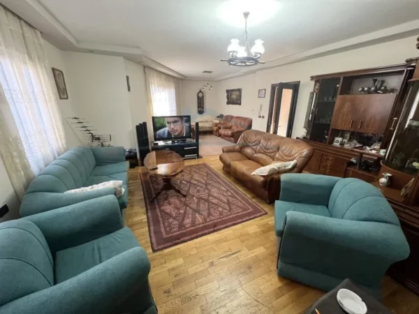 Korce, shitet Vile 3 Katshe Kati 0, 126 m² 230.000 € (Lagjia 5, Korçë)