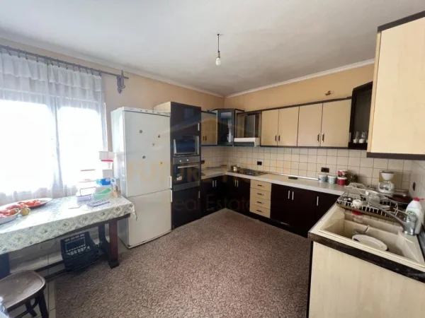 Korce, shitet Vile 3 Katshe Kati 0, 126 m² 230.000 € (Lagjia 5, Korçë)