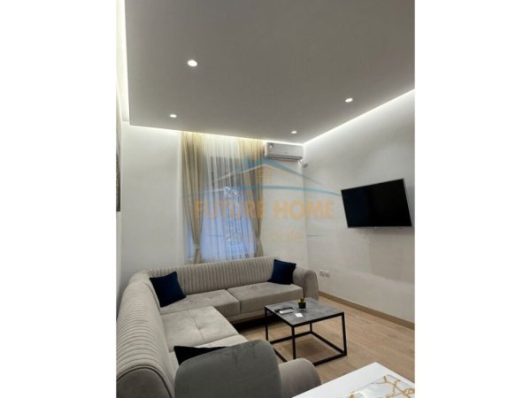 Tirane, jepet me qera apartament 1+1+Ballkon Kati 2, 40 m² 650 € (Bllok)